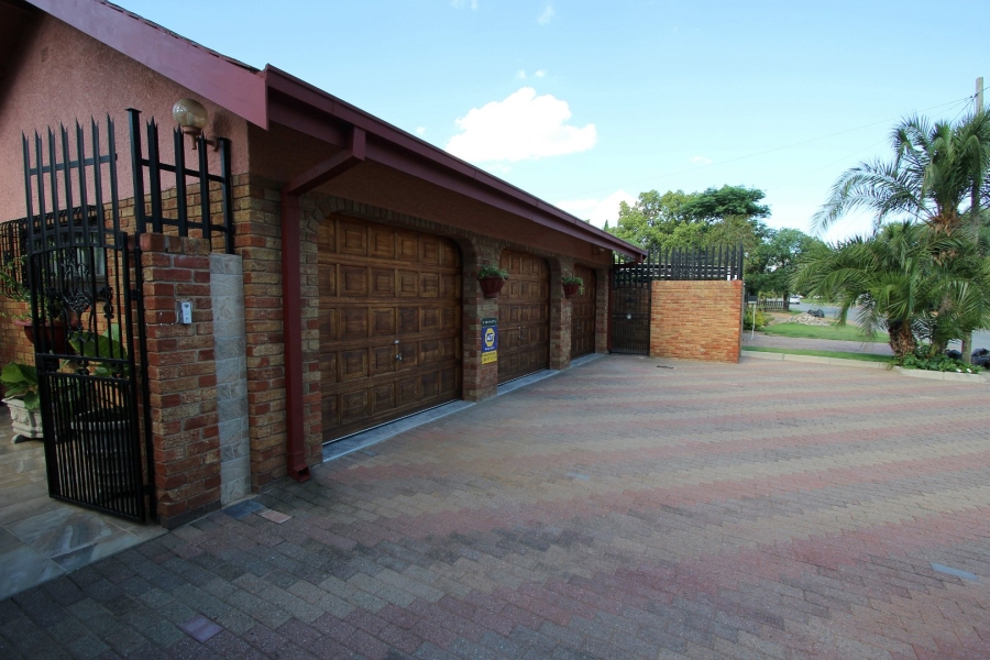 4 Bedroom Property for Sale in Naudeville Free State